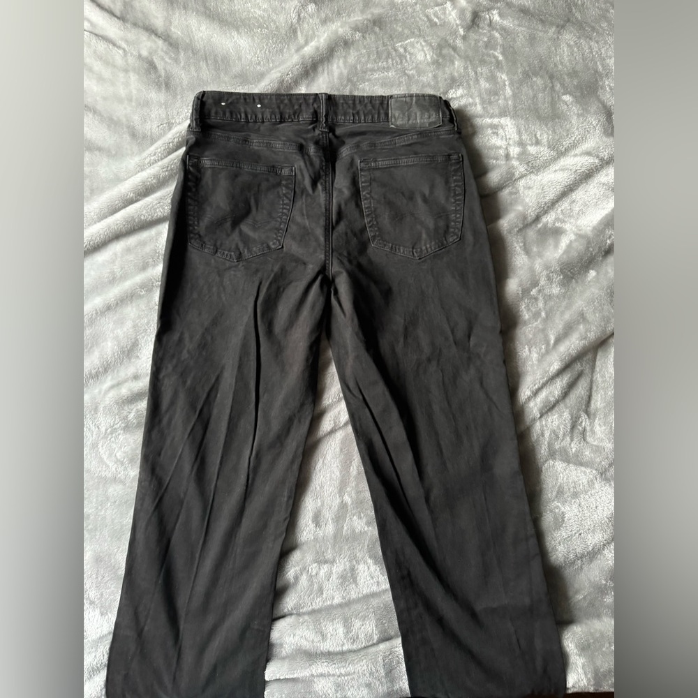 Black American Eagle pants straight 32 waist 34 leg.